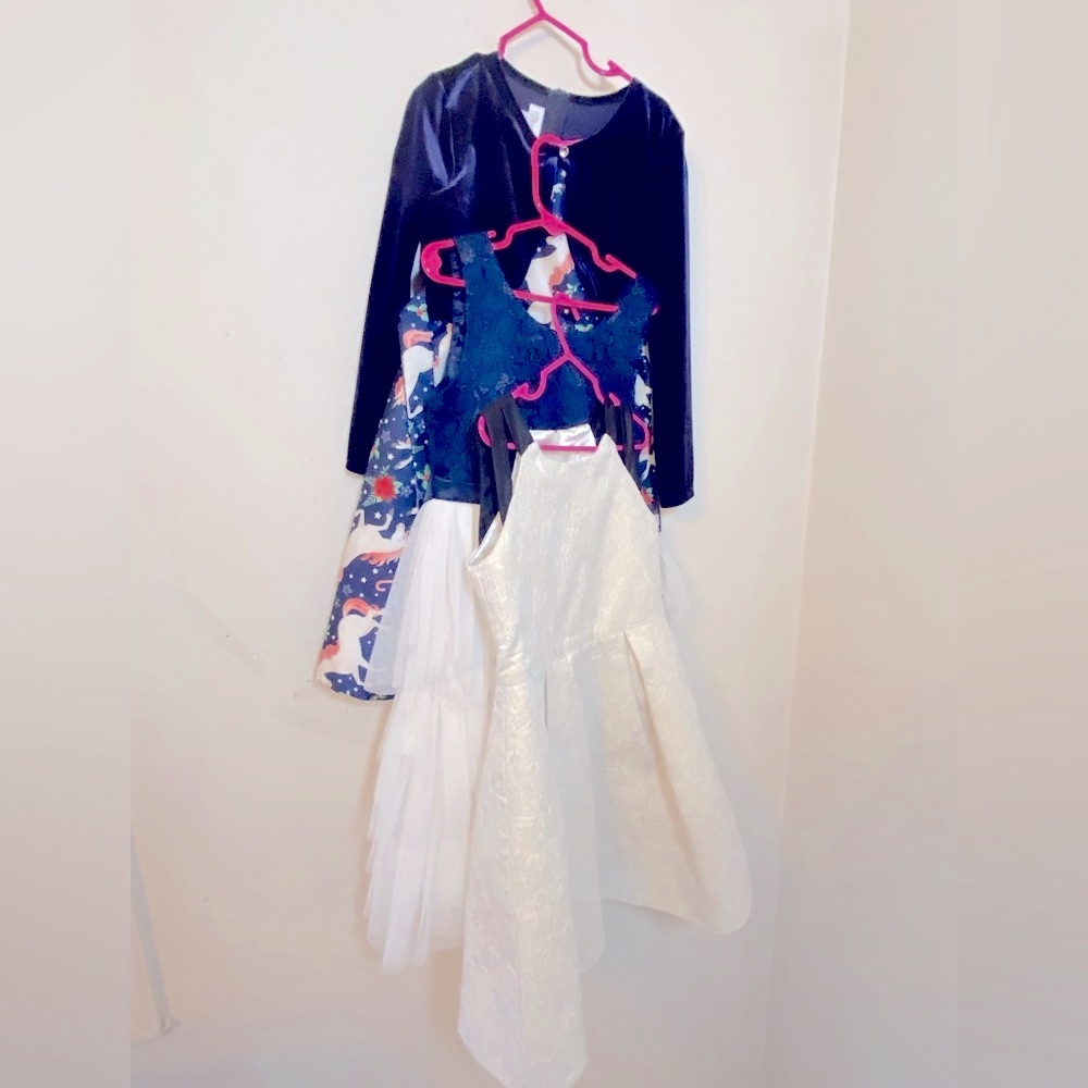 GIRL’S DRESS BUNDLE. - Picture 2 of 14